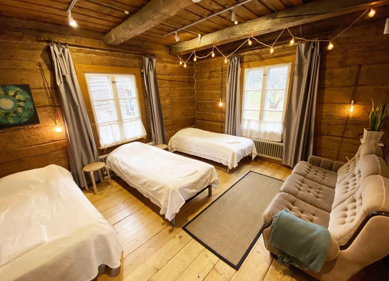 מלון רובניימי Lauri Historical Log House Manor מראה חיצוני תמונה
