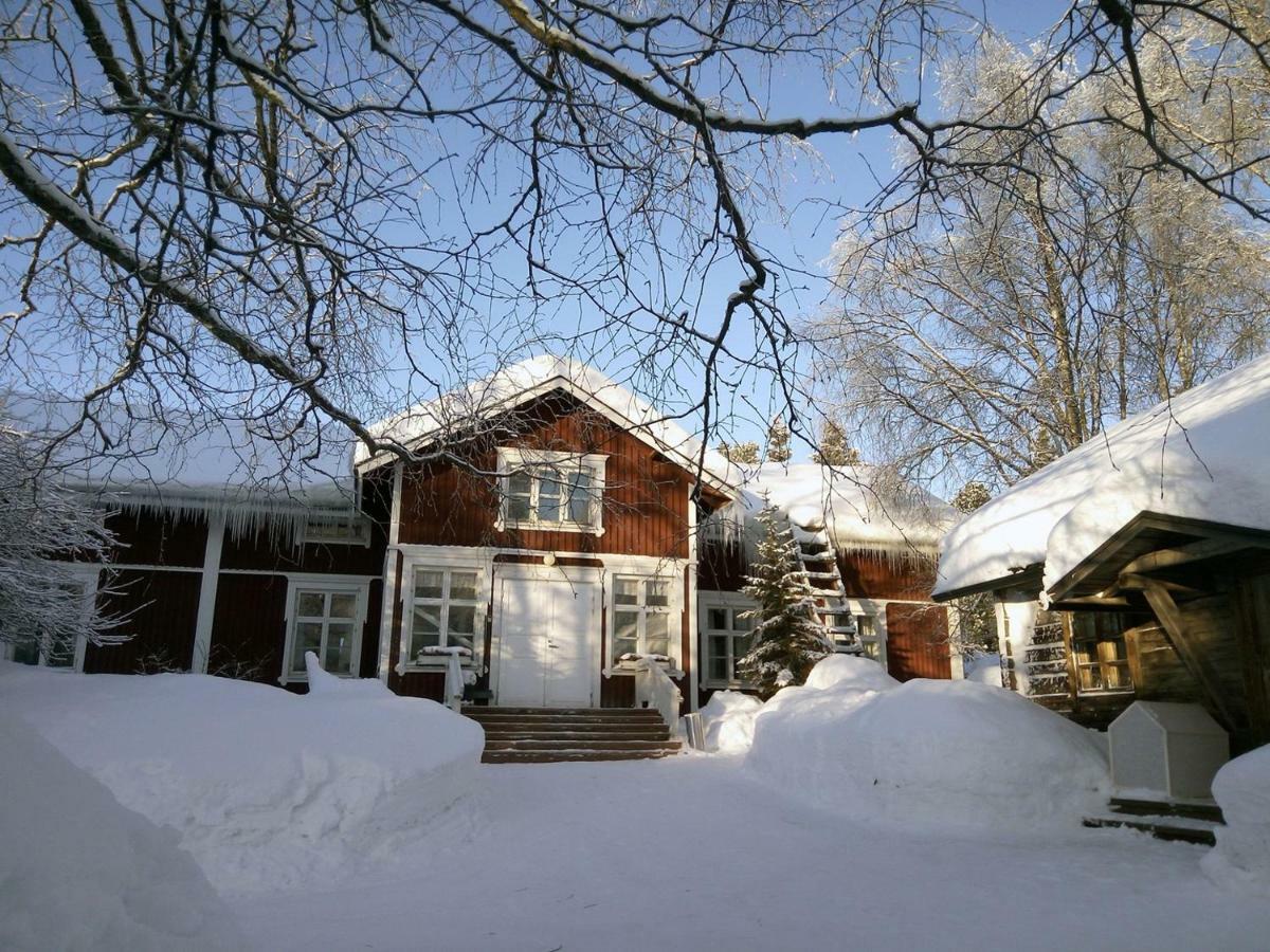מלון רובניימי Lauri Historical Log House Manor מראה חיצוני תמונה