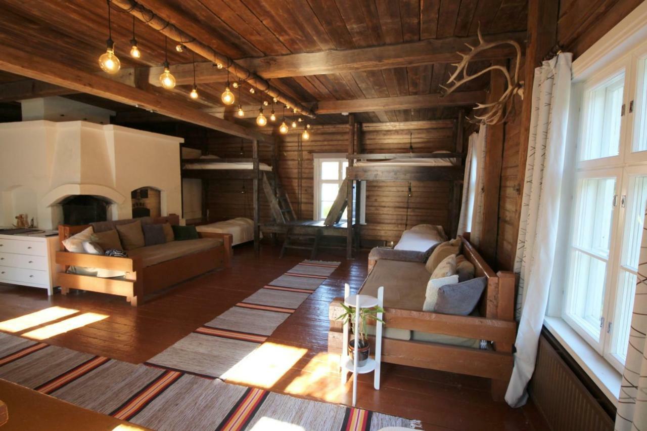 מלון רובניימי Lauri Historical Log House Manor מראה חיצוני תמונה